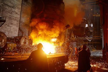 Külçe döküm, çelik üreticisi. Elektrik ark ocağı dükkanı EAO. Metalurji üretim.