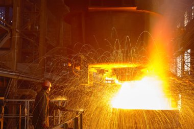 Külçe döküm, çelik üreticisi. Elektrik ark ocağı dükkanı EAO. Metalurji üretim.