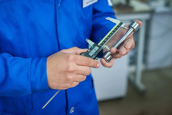 Quality Specialist Hands Measuring Devices — Stock Photo, Image