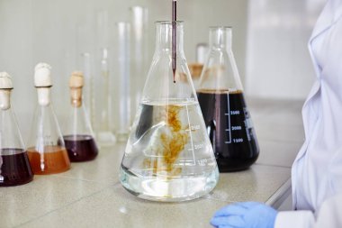 Şişeler organik gübreler Laboratuvarı