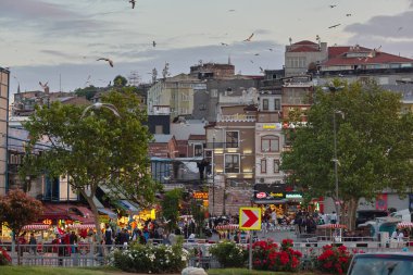 Eminönü. Sultanahmet, İstanbul gün batımında. Türkiye'ye Seyahat.