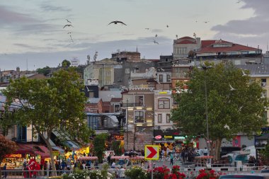 Eminönü. Sultanahmet, İstanbul gün batımında. Türkiye'ye Seyahat.