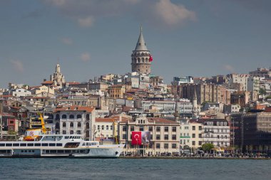 Haliç, Karaköy ve Galata Kulesi manzarası. İstanbul, Türkiye'ye Seyahat