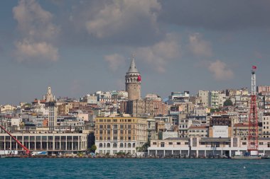 Haliç, Karaköy ve Galata Kulesi manzarası. İstanbul, Türkiye'ye Seyahat