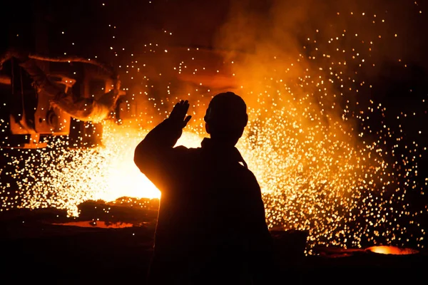 Döküm Dükkanı'nda döküm goterde metalurjistler 