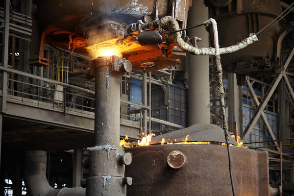 Electric-furnace steel-melting. Bottom pouring of ingot.