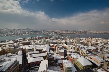 Kışın İstanbul ve Altın Boynuz manzarası, Türkiye.