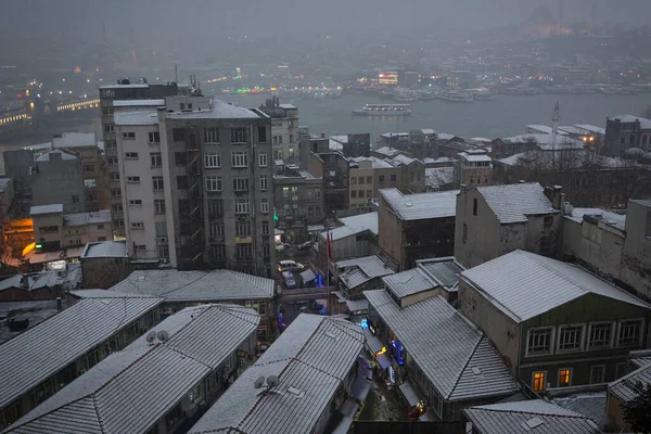 Cidade Inverno Noite Telhados Neve Casas Istambul — Fotografia de Stock