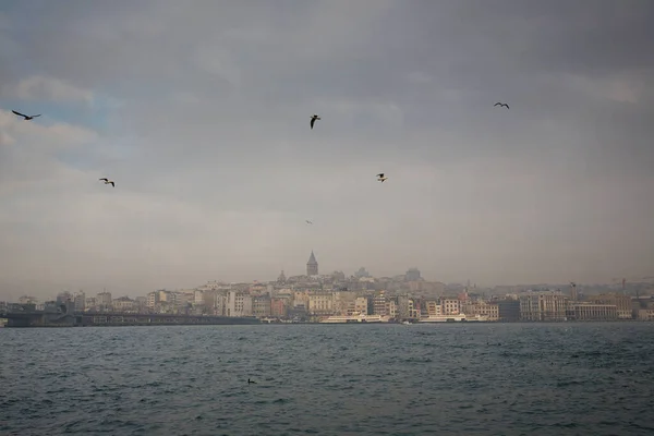 Vista Cidade Mar Nevoeiro Istambul Turquia — Fotografia de Stock