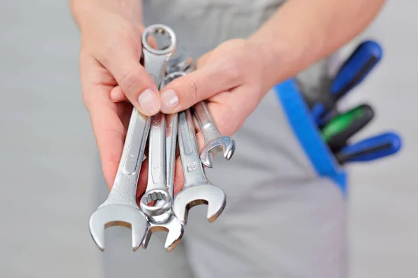 Trabajador Con Herramientas Mano —  Fotos de Stock