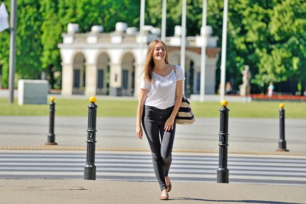 Chica Ciudad Varsovia Polonia — Foto de Stock