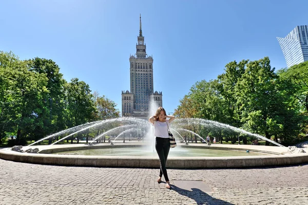 Chica Ciudad Varsovia Polonia — Foto de Stock