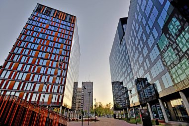 Lodz şehri, tren istasyonunun çevresi, şehrin manzarası. Şehir Kapısı - Lodz Şehri, Polonya.