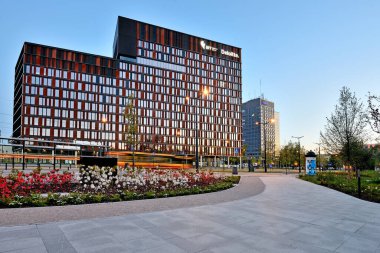 Lodz şehri, tren istasyonunun çevresi, şehrin manzarası. Şehir Kapısı - Lodz Şehri, Polonya.