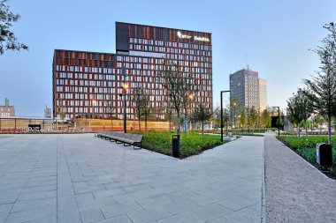 Lodz şehri, tren istasyonunun çevresi, şehrin manzarası. Şehir Kapısı - Lodz Şehri, Polonya.