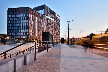Lodz şehri, tren istasyonunun çevresi, şehrin manzarası. Şehir Kapısı - Lodz Şehri, Polonya.