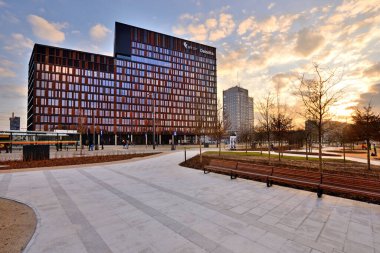 Lodz şehri, tren istasyonunun çevresi, şehrin manzarası. Şehir Kapısı - Lodz Şehri, Polonya.