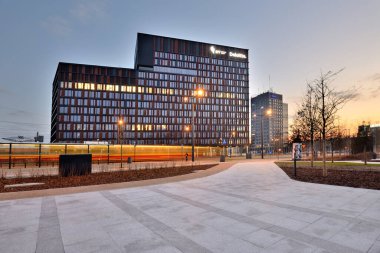 Lodz şehri, tren istasyonunun çevresi, şehrin manzarası. Şehir Kapısı - Lodz Şehri, Polonya.