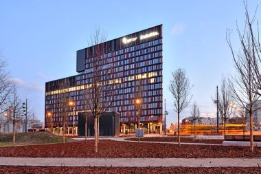 Lodz şehri, tren istasyonunun çevresi, şehrin manzarası. Şehir Kapısı - Lodz Şehri, Polonya.