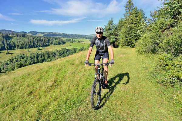 Mountainbiker Västra Beskids Polen — Stockfoto