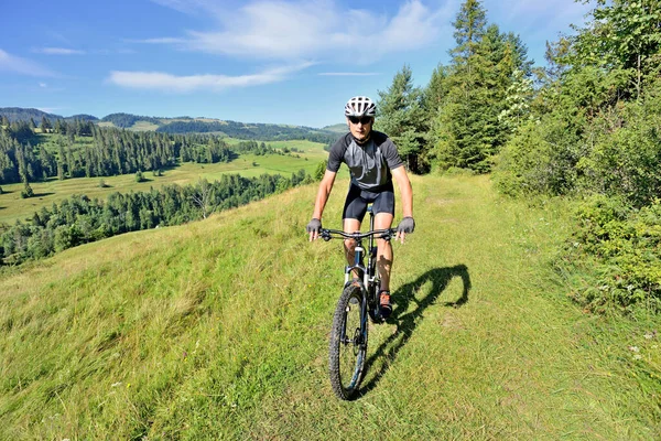 Ciclista Montaña Beskids Occidental Polonia —  Fotos de Stock