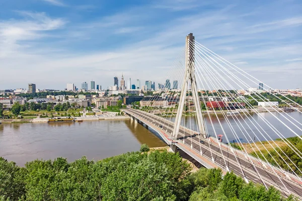 Varşova, Polonya - şehir manzarası.