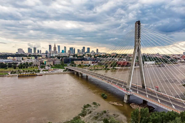 Varşova, Polonya - şehir manzarası.