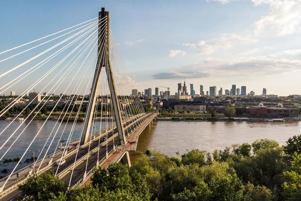 Varşova, Polonya - şehir manzarası.