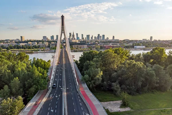 Varşova, Polonya - şehir manzarası.