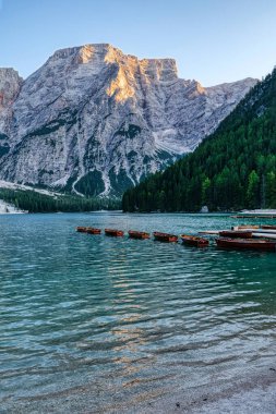 Braies Gölü, Alpler, Dolomitler, İtalya