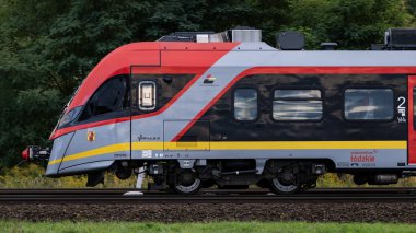 Yolcu treni. Lodz Agglomeration Demiryolu.