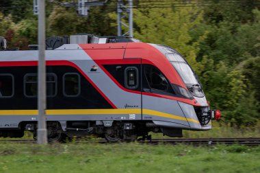 Yolcu treni. Lodz Agglomeration Demiryolu.