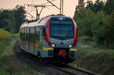 Yolcu treni. Lodz Agglomeration Demiryolu.