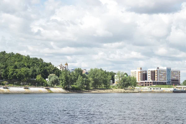 Nizhnekamsk şehir, Kırmızı anahtar, İskele, Riverport Kama nehrinden görünüm