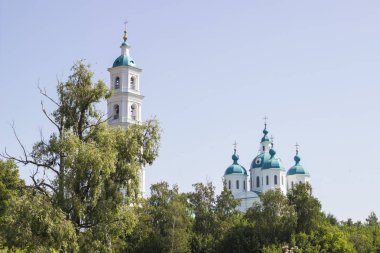 Spassky Katedrali. Elabuga'daki mucizevi Görüntünün Kurtarıcısı Katedrali. Shishkin havuzlarından görünüm