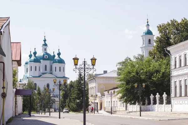 Spassky Katedrali. Elabuga'daki mucizevi Görüntünün Kurtarıcısı Katedrali. Spasskaya sokak manzarası.