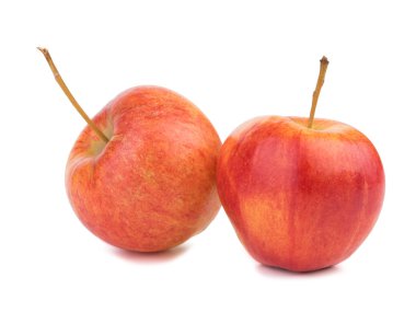 Beyaz arka plan üzerinde izole iki bütün parlak kırmızı elma. Sağlıklı meyve. Sulu ve organik elma birkaç.