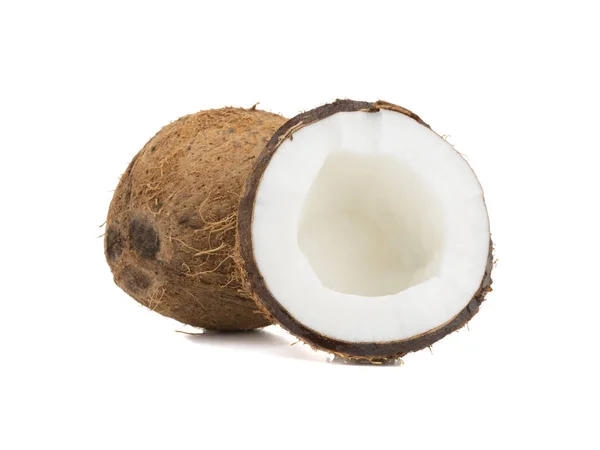 在白色背景下分离的一半和整个椰子的特写图片 富含维他命的异国水果的概念 — 图库照片