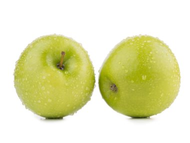 Beyaz arka plan üzerinde izole iki bütün parlak yeşil elma. Vitaminler. Sağlıklı meyve. Bir grup yeşil sulu elma.