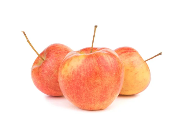 Trzy Soczyste Świeże Ekologiczne Jabłka Białym Tle Białym Tle Zdrowe — Zdjęcie stockowe