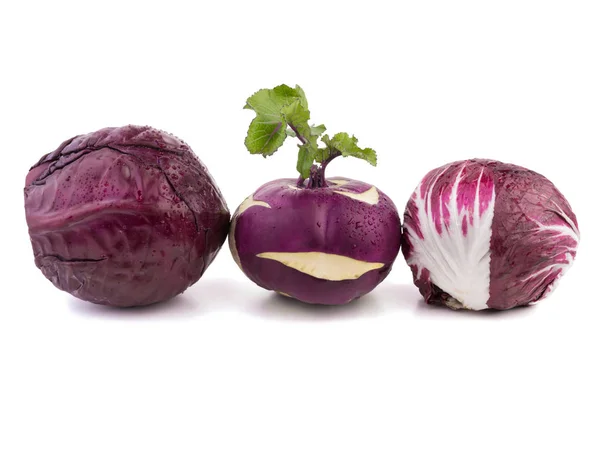 Ganze Lila Köpfe Von Rotkohl Und Eine Rübe Isoliert Auf — Stockfoto