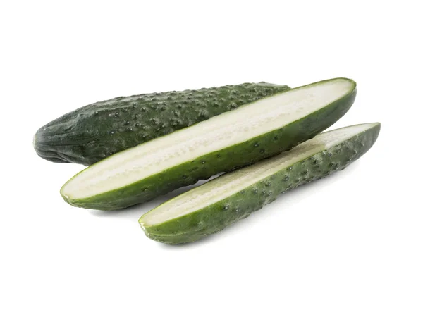 胡瓜は 白い背景で隔離のグループをクローズ アップ 新鮮な野菜のコンセプト — ストック写真