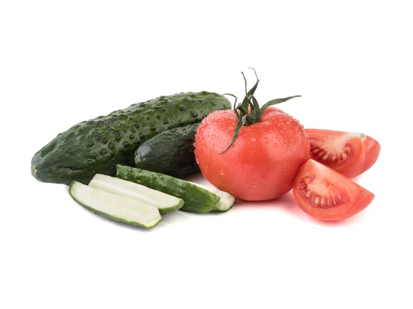 Свіжі Овочі Ізольовані Білому Тлі Група Нарізаних Зелених Огірків Соковитих — стокове фото
