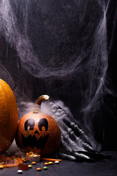 Calabaza Halloween Con Velas Arañas Telaraña Dulces Historias Terror Sobre —  Fotos de Stock