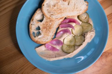 Restoran yemekleri. Güzel ve lezzetli yemekler bir plaka üzerinde