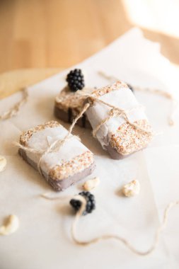 Restoran yemekleri. Güzel ve lezzetli yemekler bir plaka üzerinde