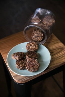 Restoran yemekleri. Güzel ve lezzetli yemekler bir plaka üzerinde