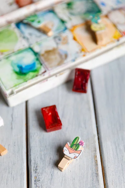 Artist workplace : White table of an artist with art tools for drawing — Stock Photo, Image