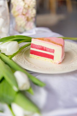 Güzel pasta. kek ve kurabiye. Top kek, kek ve diğer tatlı tatlılar tatlı tatil büfe