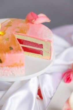 Güzel pasta. kek ve kurabiye. Top kek, kek ve diğer tatlı tatlılar tatlı tatil büfe